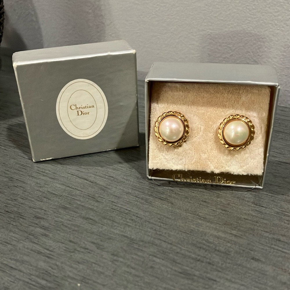 Vintage Dior Gold and White Pearl Clip on Earrings - Picture 3 of 6